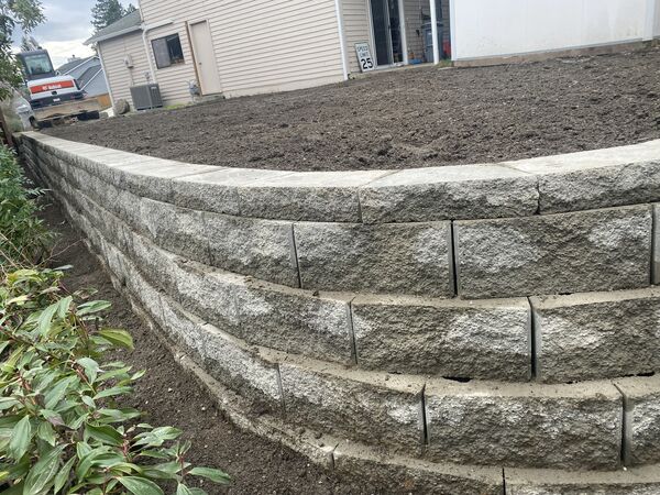 Retaining wall build in Seattle, King County by Rainier Rockeries.