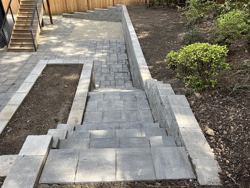 Bellevue back yard with steps and low block walls.