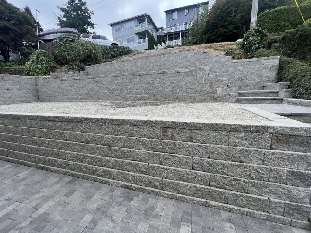 Block retaining wall built by Rainier Rockeries.